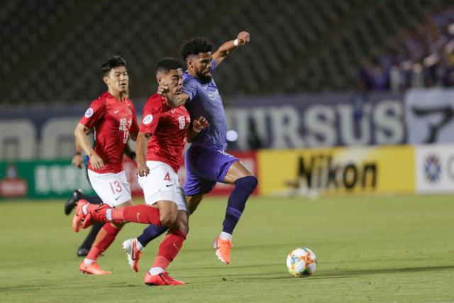 塔图姆31+8利拉德32分 凯尔特人险胜雄鹿7连胜