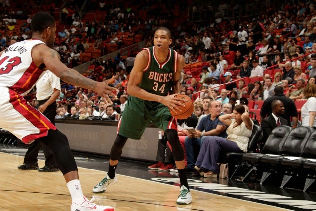 杨31+10+绝杀詹眉空砍77分 老鹰险胜湖人6连胜