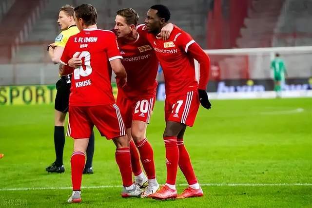 WCBA-韩旭19+8李梦13分 四川女篮13连胜领跑